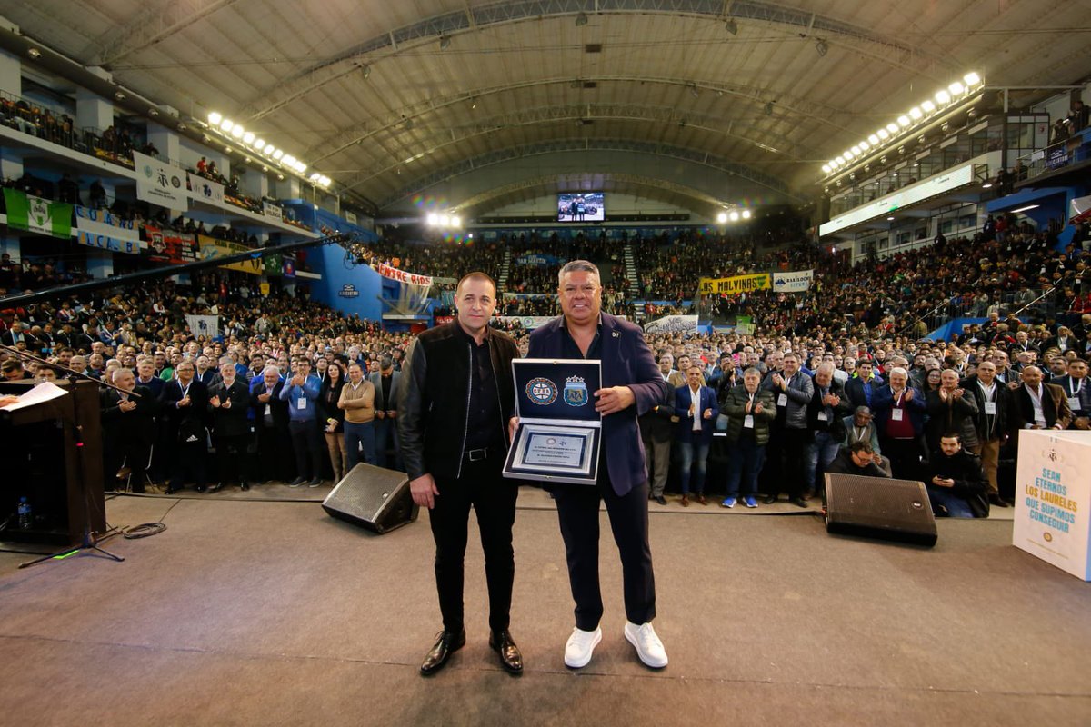 tapiachiqui's tweet photo. Les agradezco profundamente a todos los dirigentes de fútbol del interior del país, que me demostraron su cariño y su compromiso.
Es impresionante todo lo que vivimos en este 2do Encuentro de Dirigentes del interior, en mi querido San Juan

Gracias compañero @TovigginoPablo , @sergiounac y a todos y cada uno de los Dirigentes del Interior⚽️🇦🇷