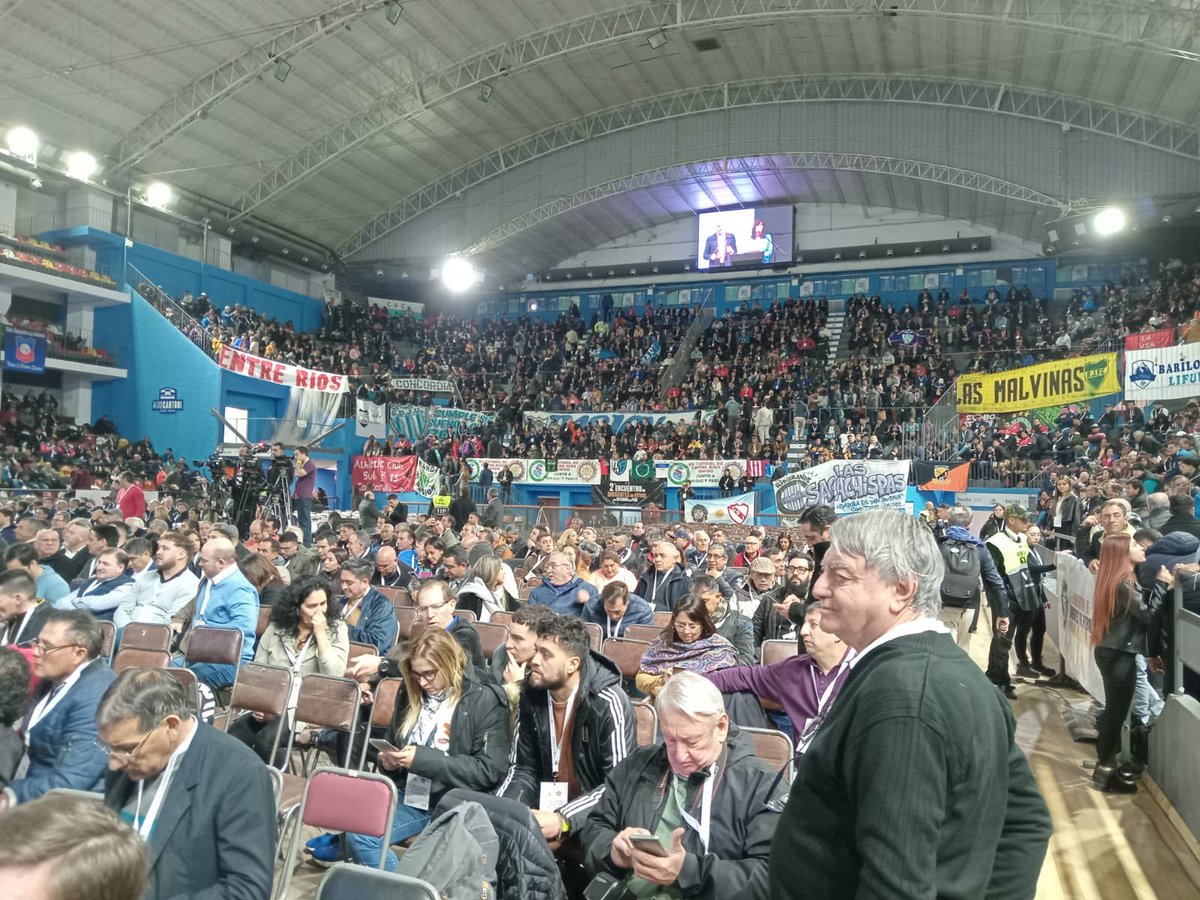 tapiachiqui's tweet photo. Les agradezco profundamente a todos los dirigentes de fútbol del interior del país, que me demostraron su cariño y su compromiso.
Es impresionante todo lo que vivimos en este 2do Encuentro de Dirigentes del interior, en mi querido San Juan

Gracias compañero @TovigginoPablo , @sergiounac y a todos y cada uno de los Dirigentes del Interior⚽️🇦🇷