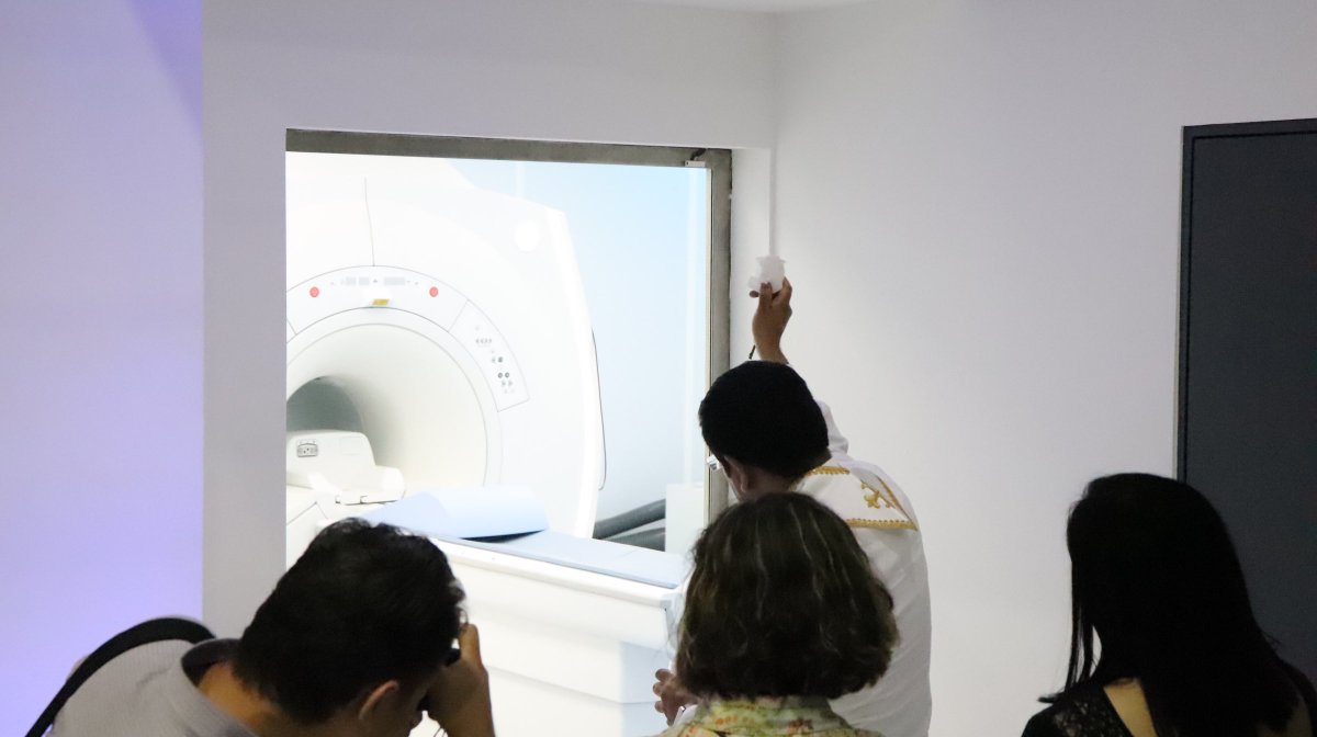 chrisenriquezh's tweet photo. Me invitaron a la inauguración de una nueva área de la Torre Médica en #Irapuato; en ella se realizarán resonancias magnéticas y atención en traumatología y ortopedia. Gracias por sumar en la atención médica y de salud de los irapuatenses y gente de la región. https://t.co/VDFgAdJrDp