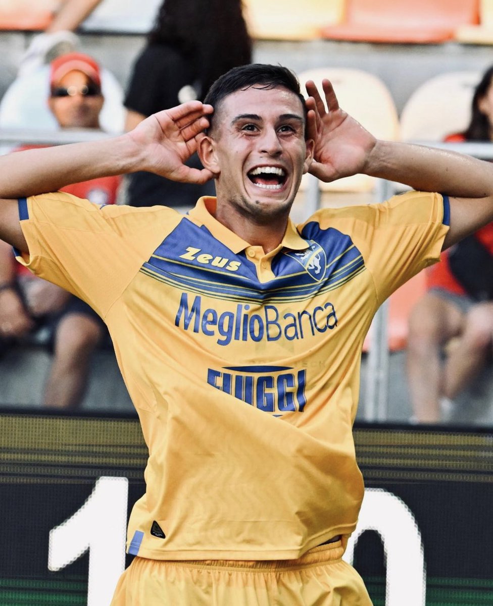6ixSideCalcio's tweet photo. A day of upsets as Frosinone &amp; Verona both pull off massive upsets to defeat Atalanta &amp; Roma 2-1 🤯

#Frosinone #Atalanta #FrosinoneAtalanta #Roma #Verona #VeronaRoma #Monterisi #Harroui #Zapata #Aouar #Duda #Ngonge #Calcio #Italy #Italia #SerieA #Football #Italiansoccer https://t.co/512e6NDlFN