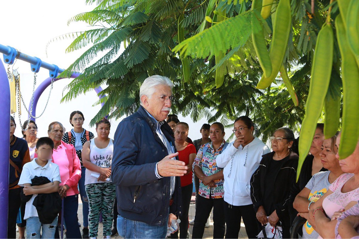 LuisEAyalaT's tweet photo. Seguimos recorriendo el distrito. Gracias a los vecinos de las Colonias Santa Cecilia 2 y 3 por el recibimiento. ¡Qué gusto poder aprovechar este sábado para pasar a saludarlos!
#AyalaEnAcción #Distrito3Local https://t.co/3phJMRUtbf
