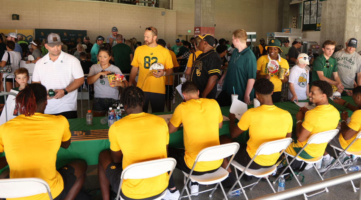 One of the best parts of back-to-school: college sports return. 🐻 Thank you, #BaylorFamily, for coming out to Meet the Bears -- see you back at McLane next Saturday!
