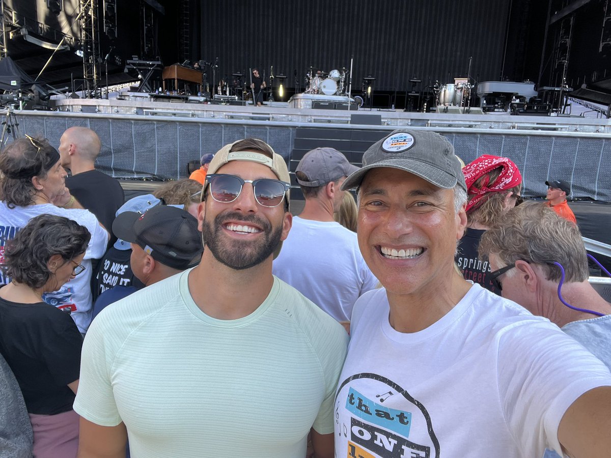 lyric_podcast's tweet photo. Two hearts! Father and son celebrating 15 years since our first #Springsteen concert together!
#springsteenBoston #SpringsteenFoxborough @springsteen https://t.co/ttnGXiwuMH