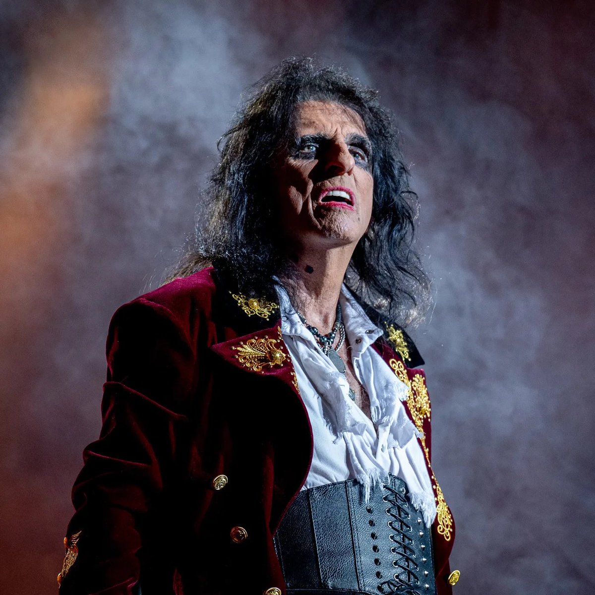 PopCrave's tweet photo. Alice Cooper has been dropped by makeup brand Vampyre Cosmetics after the singer made several anti-trans comments in an interview earlier this week. https://t.co/vYfSCgGWm8