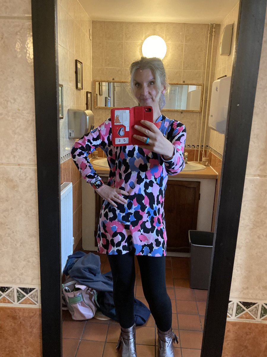 comedyloulou's tweet photo. Pre gig toilet selfie π€ππ€³
#saturdayvibes #toiletselfie #pregig #beforegig #mc #comedymc #musicevent #fundraiser π https://t.co/8rF2HN0SMh