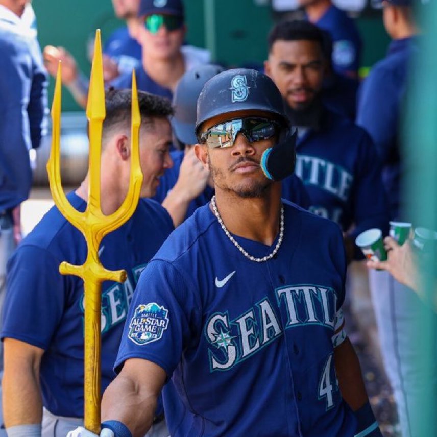 Julio Rodriguez is the fastest Mariner in history to reach 50 career homeruns. 

256 games. 22 years old.

SPECIAL 🔱