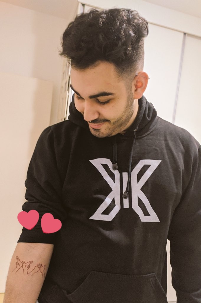 tallachoramuito's tweet image. Hoje completa 4 anos do debut que salvou minha vida!!! Obrigado X1 te amarei pra sempre!!! #X1forever #ONEIT