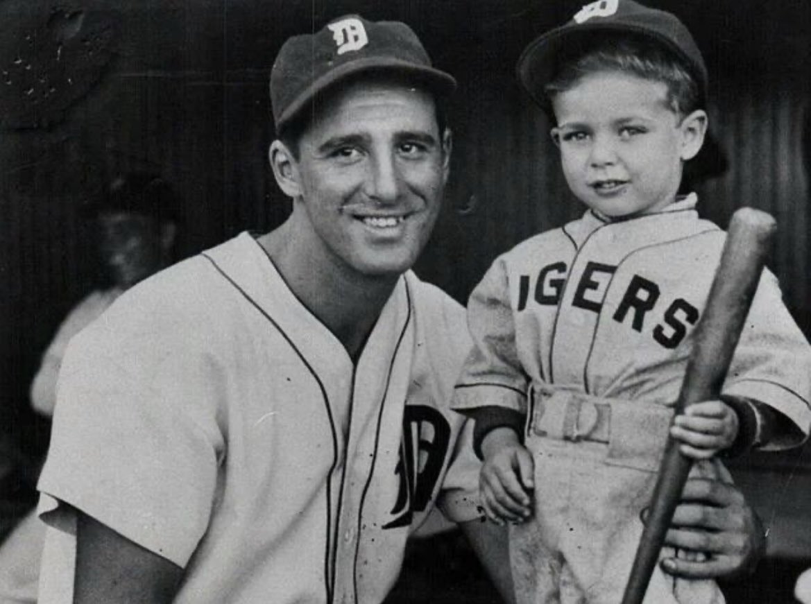 RobertsOnTheMic's tweet photo. 1935⏩1994⏩2023

Thank you @tigers for allowing us to kick off the fourth generation of this family tradition spanning almost 90 years. A day we won’t soon forget. https://t.co/EDl6UC2JJ7