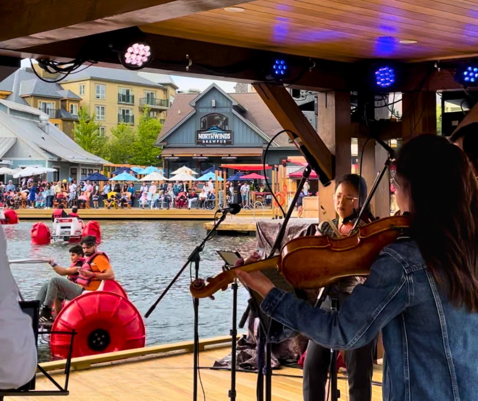 This Sunday from 4-7pm, the @TorontoStringQuartet closes the #SymphonyOnThePond series on the Mill Pond Floating Stage! Watch from one of 5 waterfront patios for the ultimate Sunday relaxation! - bit.ly/3eQo9r2 #BlueMtnVillage