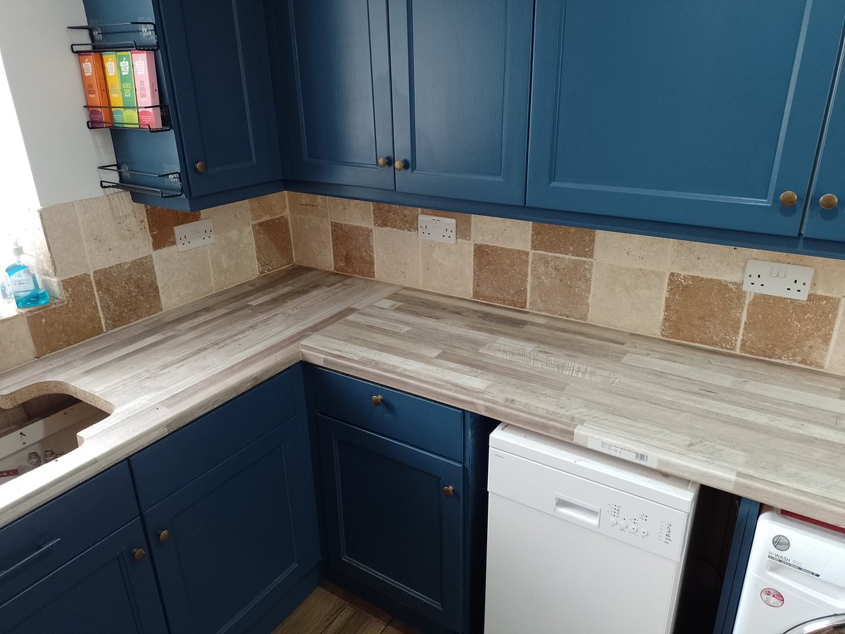 OllyPJ's tweet photo. Kitchen worktops fitted today down in deepest darkest Somerset.
#carpenter #carpentry #kitchendesign #worktop https://t.co/eK1vDiwBL6