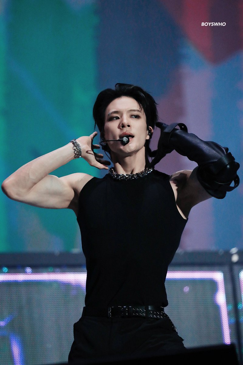 suho_jinyoung's tweet photo. jeno’s arms oh wow 😵‍💫 https://t.co/Km4D878YsJ