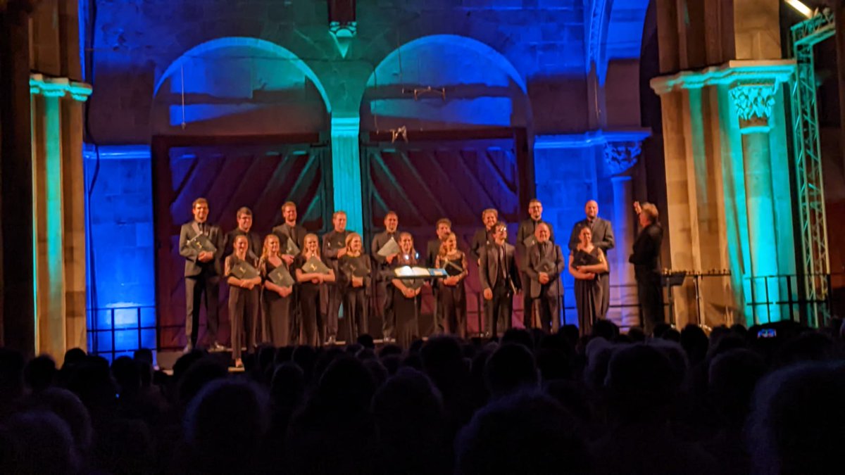 cyprienmateos's tweet photo. Concert du groupe #TenebraeChoir oeuvre #pathofmiracles de #jobytalbot aux #RencontresMusicales de #Vezelay @citedelavoix @FondationOrange en partenariat 
@fjacqueray @OrangeBFC https://t.co/sVALzYrcGU