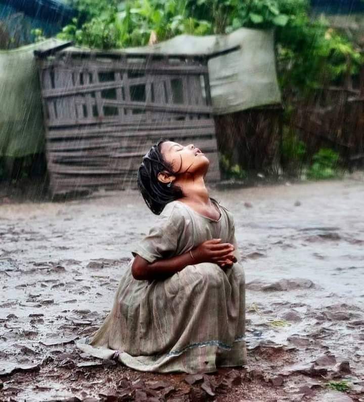 ACCADDE OGGI...14 ANNI FA

Alex Masi è un fotografo nato in Italia ma che attualmente vive a Londra: con un gesto semplice e con la passione per la propria professione,è riuscito – grazie a uno scatto – a cambiare la vita di una ragazzina indiana, inconsapevole soggetto di una ⬇️