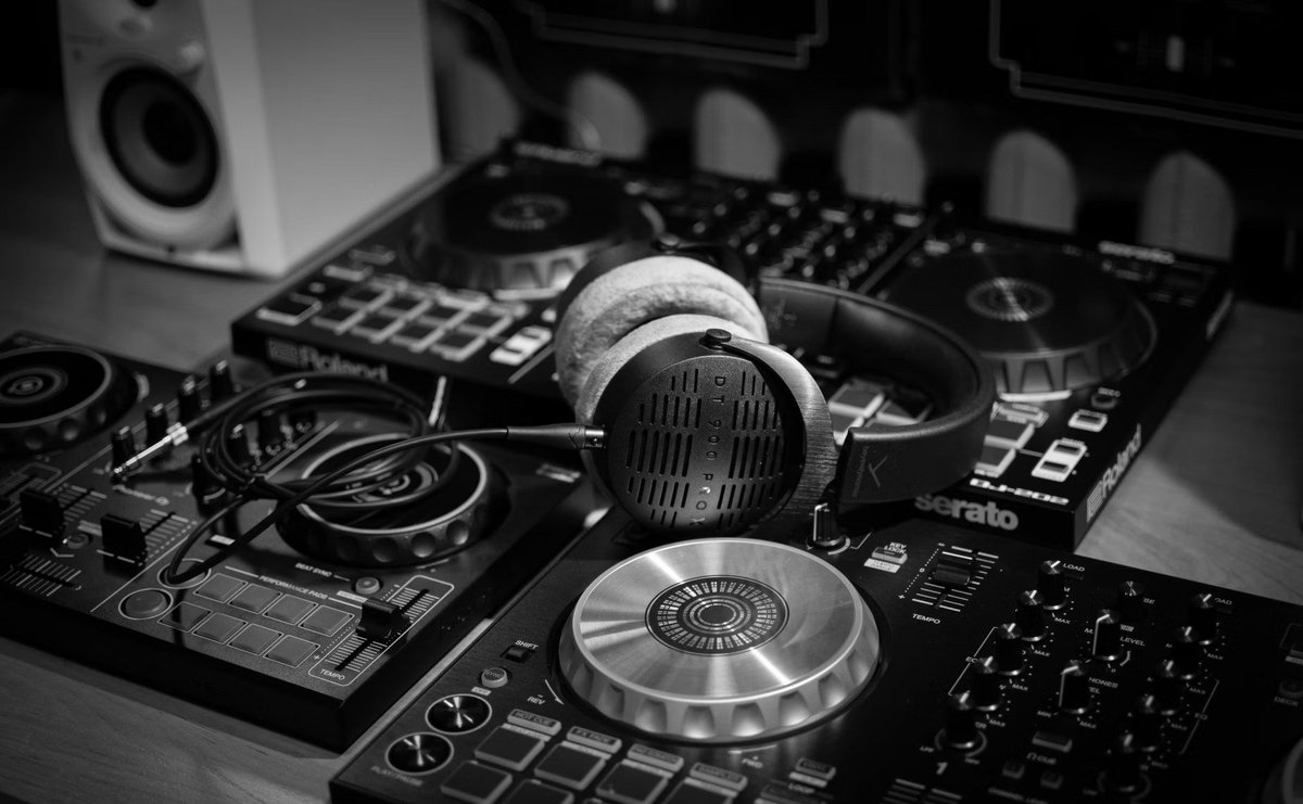 inanda884fm's tweet photo. #THE_SHAKEDOWN_SHOW 23:00 Till 02:00 With @iamCannonSA
.
#WEEKEND_UNLOCKER_MIX

ON THE MIX RIGHT NOW  👉👉Lungsta-M

#ContactUsInStudio
WhatsApp : 068 764 9969
Twitter : @inanda884fm
https://t.co/vAF39sgScr
.

#IqalileYenzaNjalo📷
#UnlockTheWeekend
#TodaysBestRadio https://t.co/tCuOo259DL