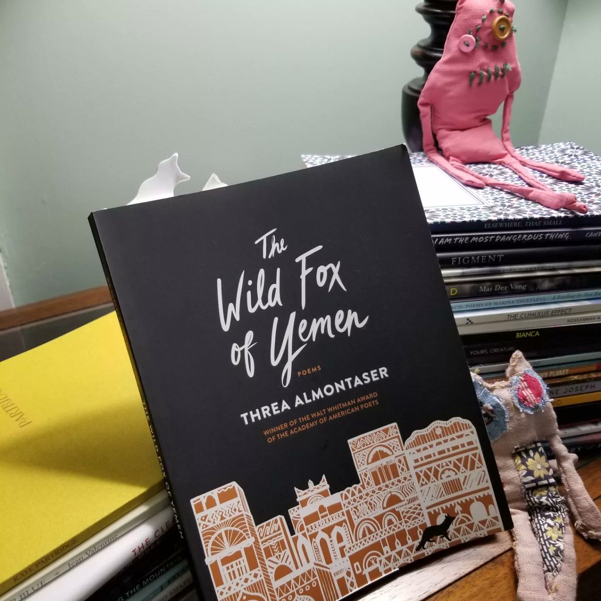 susanmariescavo's tweet image. Sealey Challenge Day 26

The Wild Fox of Yemen by Threa Almontaser

&quot;Are we really meant to live forever shipwrecked,

drowning at the slash-throat edge?&quot;

another wow

@SealeyChallenge  @graywolfpress 
#threaalmontaser @ThreaWrites
#theSealeyChallenge #theSealeyChallenge2023