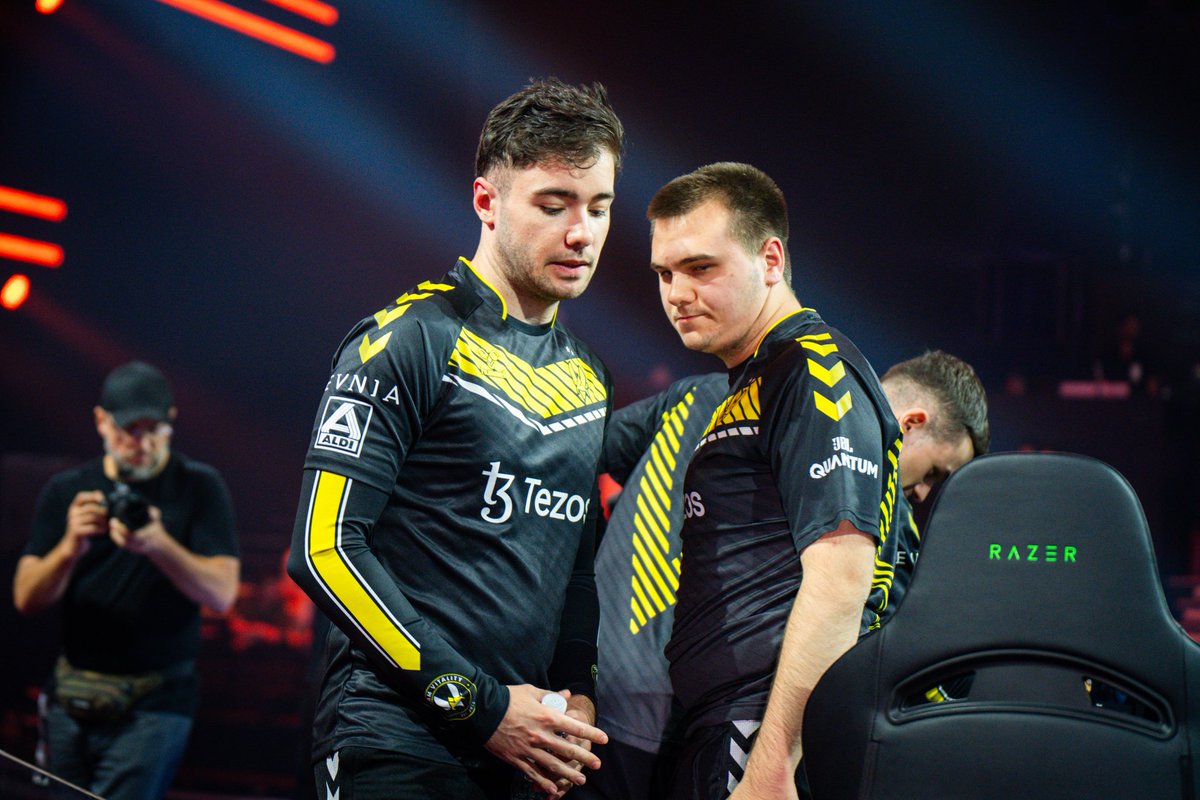 EWC_EN's tweet photo. The world champions have fallen.

They haven't lost a single A/S-Tier event since May. Until today. https://t.co/IVEquC8Ebf