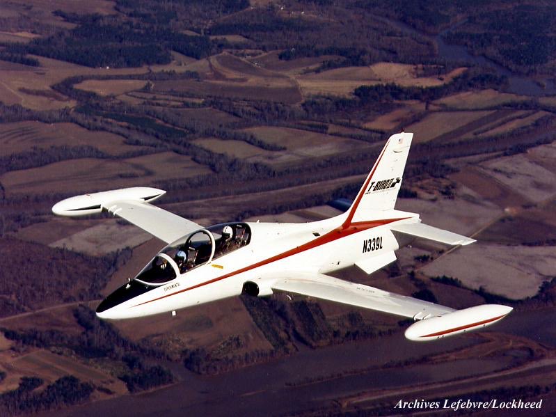 SLCScanner's tweet photo. #Airport2 A L39 Albatros just landed at #SouthValley #U42. Very cool. https://t.co/fRbYER3Iqt
