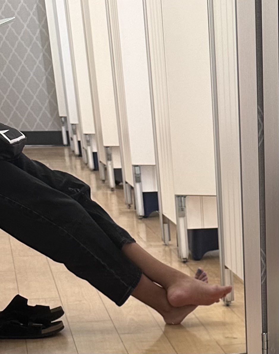 cue32111's tweet photo. #latinafeet #feet #toes https://t.co/2yg2OLLl4X