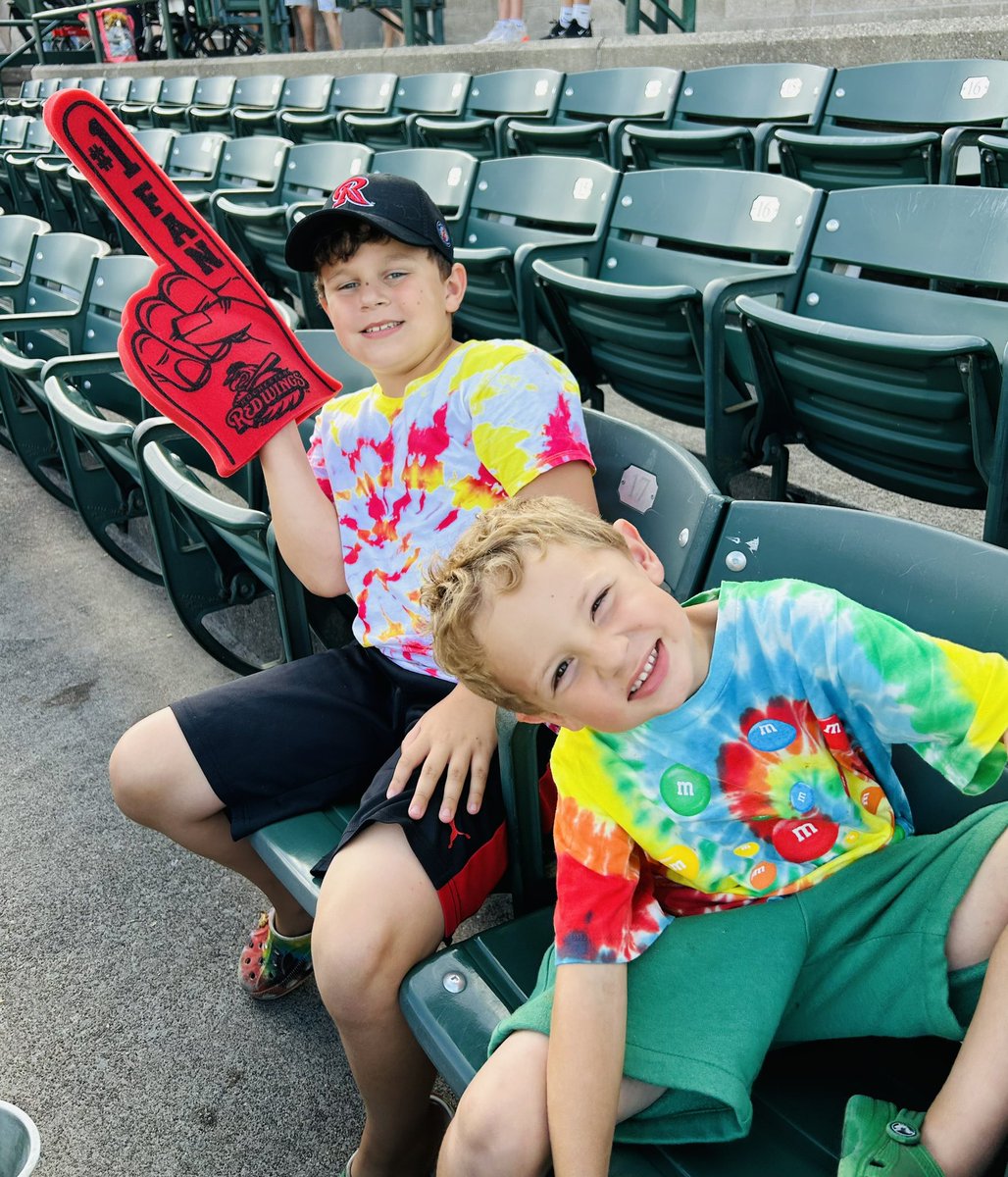 MissellDoesMath's tweet photo. #Grateful for a beautiful night of baseball @RocRedWings! We are “dead” with excitement! #ROCtheSummer https://t.co/HeSzuOFnWC