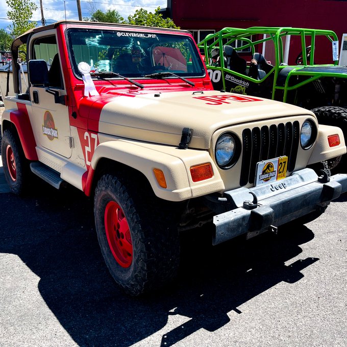 Got 3rd place in 4x4 class at my first car show with clevergirl - only stock Jeep there. So happy https://t