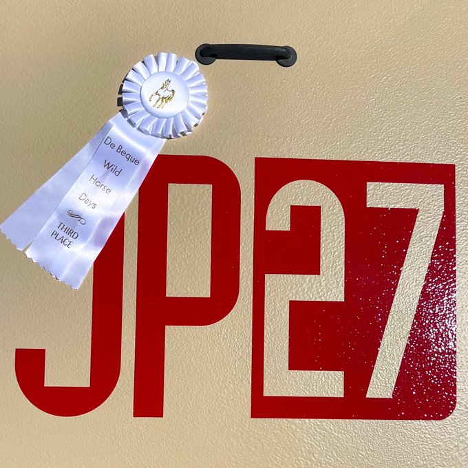 Got 3rd place in 4x4 class at my first car show with clevergirl - only stock Jeep there. So happy https://t