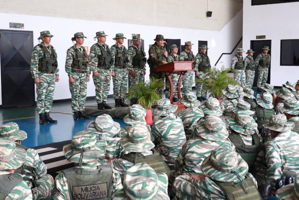 CEOFANBVE's tweet photo. 🔁RT || GJ. @dhernandezlarez: Míentras haya un patriota hijo de Chávez y Bolívar enarbolando las banderas de la libertad, jamás se perderá la República ! 
Leales siempre a nuestro Comandante en Jefe @NicolasMaduro 
Independencia o nada ! 

#IntegrarEsVencer https://t.co/9X6v97aHc3