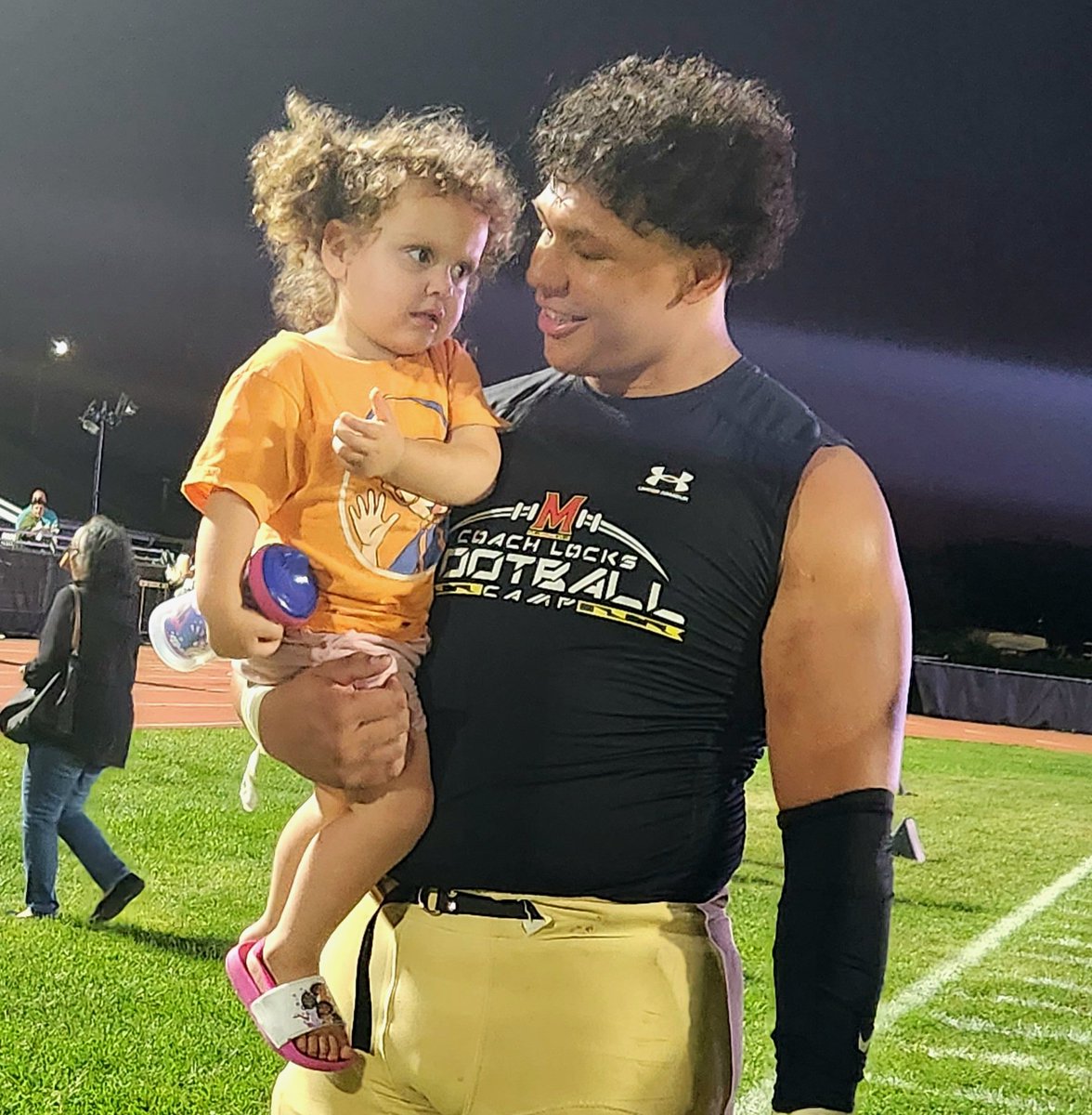 SMelega's tweet photo. One of my favorite pics from yesterday.  Talk about having a #FAN she adores @_mondo56 https://t.co/jsR5k68L85
