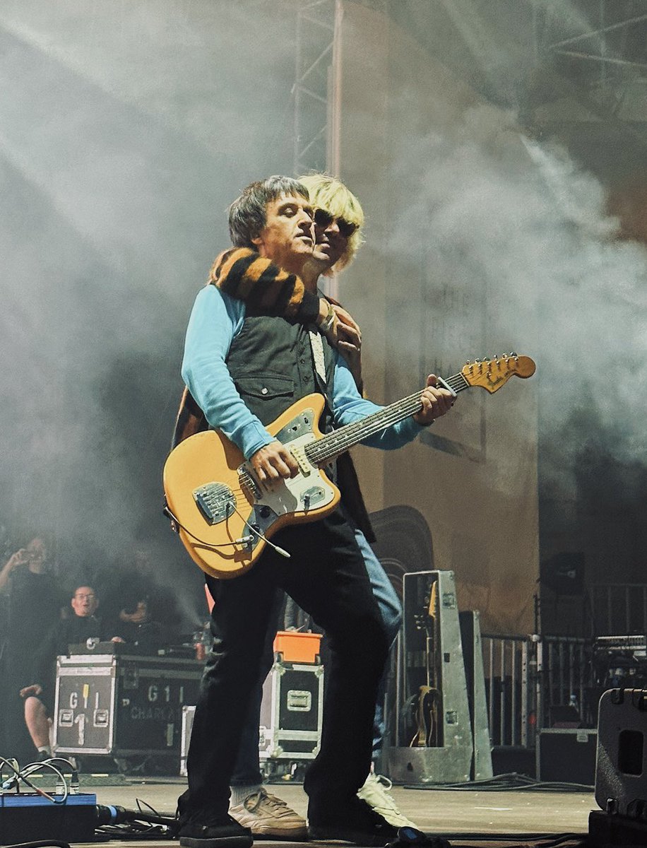 Johnny_Marr's tweet photo. Love and thanks to the great @Tim_Burgess for joining us at @ThePieceHall tonight. https://t.co/FSFmT6SD0x