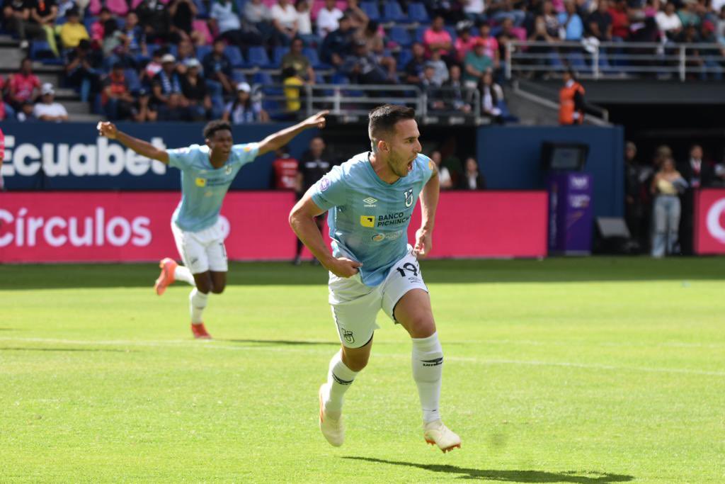 Primer gol con esta linda camiseta !! Vamos por más ! ⚽️⚔️⚪️🔵