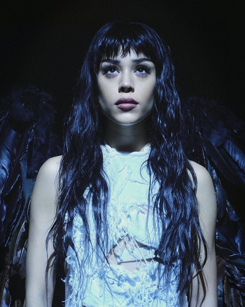 nightskenia's tweet photo. Personaje del álbum o pista?? https://t.co/9LwH5q1X46