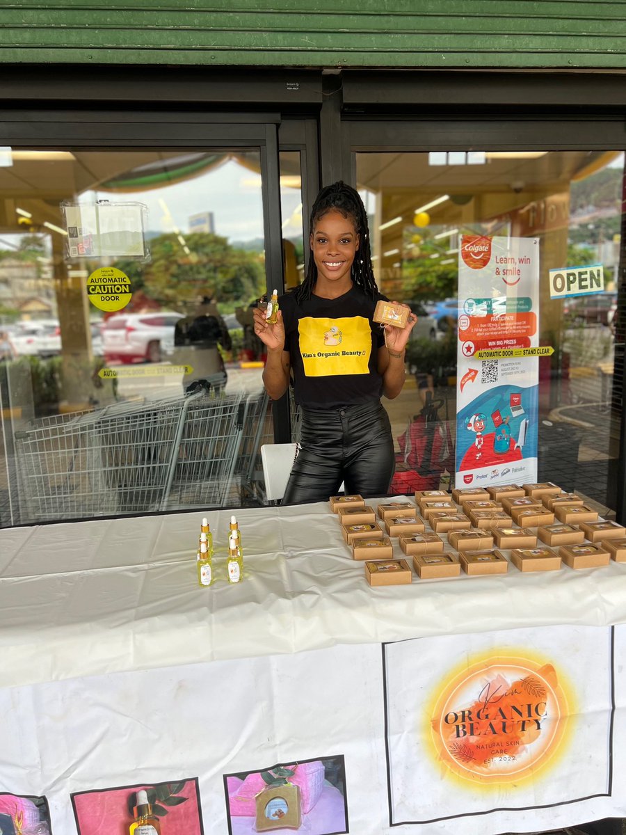 KimishaChamber1's tweet photo. Pop up shop @loshusan_supermarket every Saturday!!!! Stop and grab your turmeric &amp; dark spot remover face soap along with our jojoba organic oil face serum which is a good combination for your skin care!
#kimorganicbeauty #blackout #foryoupage #Jamaica #London2023 https://t.co/B55po7Czgc