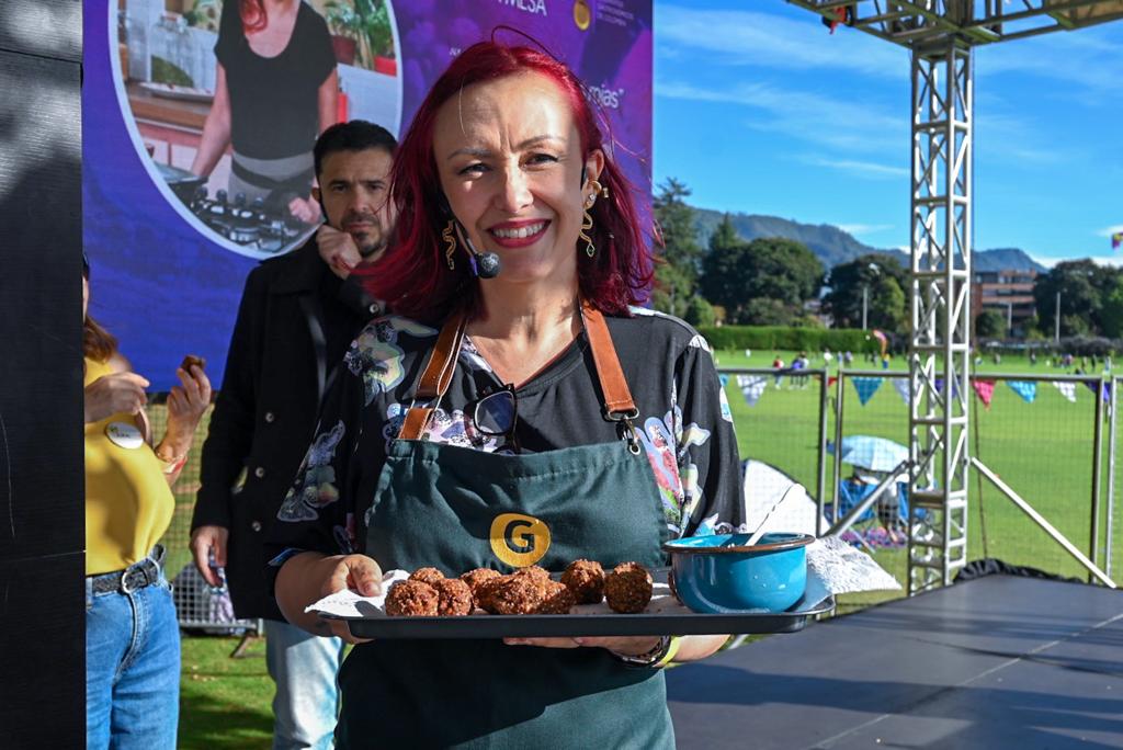 En la tarima de #ColombiaALaMesa en Alimentarte Food Festival, reconocemos el trabajo de chefs como Margarita Bernal, que desde su trabajo en <a href="/elgourmet/">elGourmet</a>, se suma a este propósito de posicionar la gastronomía del #PaísDeLaBelleza como producto turístico.