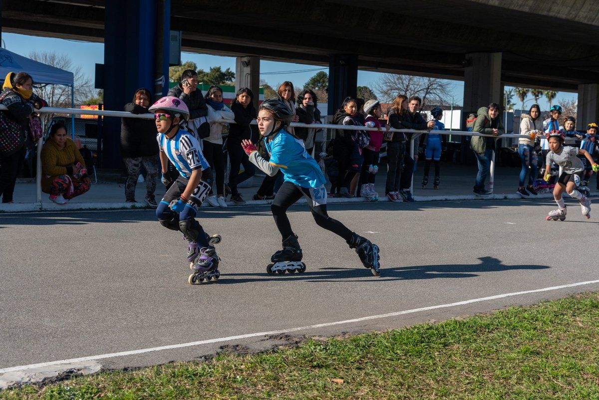 DeportesBA's tweet photo. Con la participación de más de 150 patinadores, los Juegos Porteños tuvieron su gran jornada de Patín Carrera en la pista del club Vélez Sarsfield.
La competencia contó con 4 categorías: Sub14, Sub12, Sub10 y participativa. https://t.co/xzlatNadGC