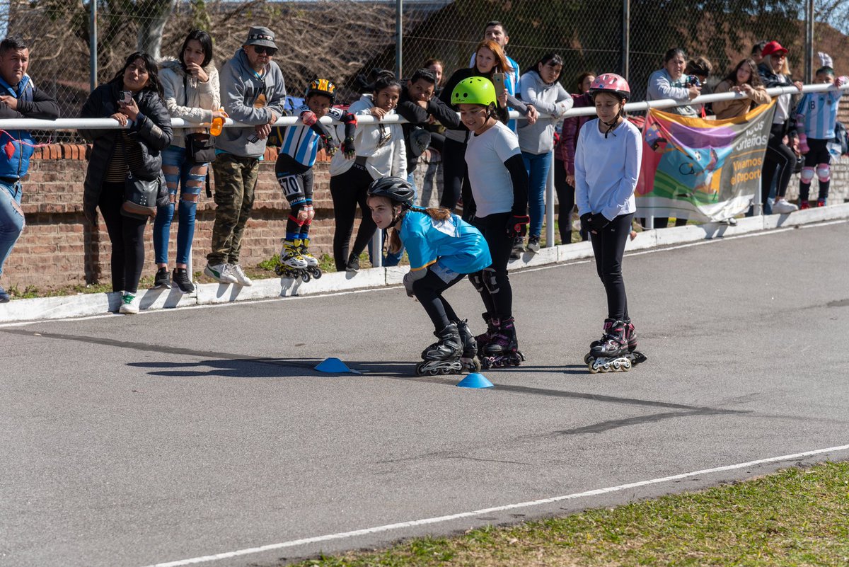 DeportesBA's tweet photo. Con la participación de más de 150 patinadores, los Juegos Porteños tuvieron su gran jornada de Patín Carrera en la pista del club Vélez Sarsfield.
La competencia contó con 4 categorías: Sub14, Sub12, Sub10 y participativa. https://t.co/xzlatNadGC