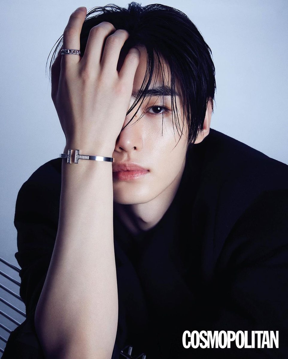 Prepare to be captivated by ENHYPEN’s Sunghoon on Cosmopolitan’s September issue. Sunghoon steals the show with his mesmerizing stare and irresistible charm, aided by the elegance of @/tiffanyandco. Stay Tuned for @/cosmopolitankorea, as they unveils a stunning vision!