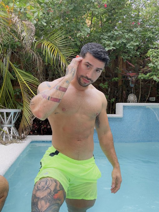 Piscina ? https://t.co/yDz8ZYpi4N