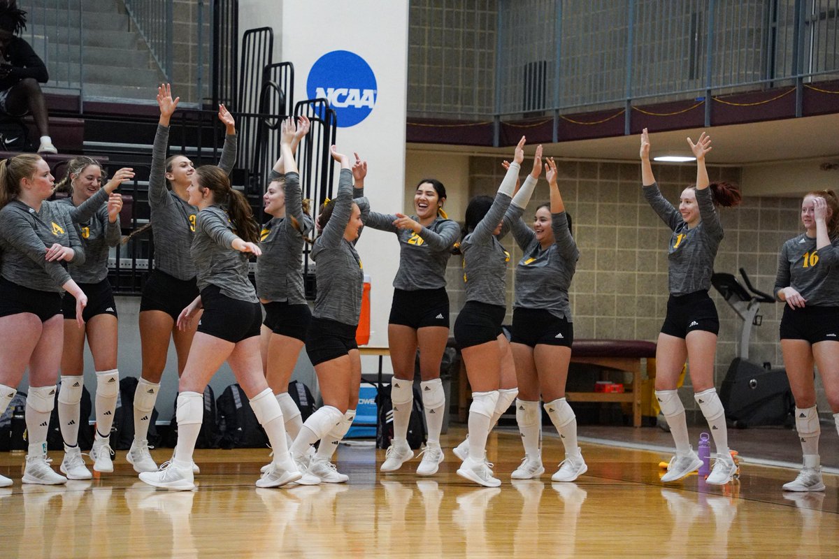 TLU_VB's tweet photo. Had some fun today🙂

Thank you to all the Bulldog fans who made the trip to San Antonio! We’ll see you there again on Friday to start the regular season! 🐶 

#TooLiveU | #PupsUp https://t.co/S1a7mUuklB