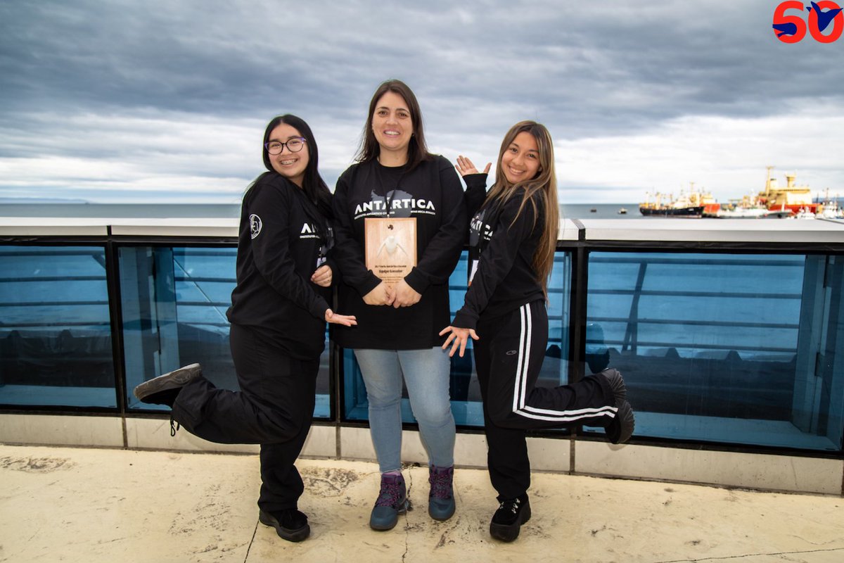 inach_gob's tweet photo. 🇦🇶 Jóvenes de Puerto Montt, Talca y Rancagua cumplirán su sueño y viajarán a la Antártica como ganadores de la Feria Antártica Escolar- FAE XX.  @Minrel_Chile @mleppe @gdelafue @min_ciencia https://t.co/W0Qw5vrEPd