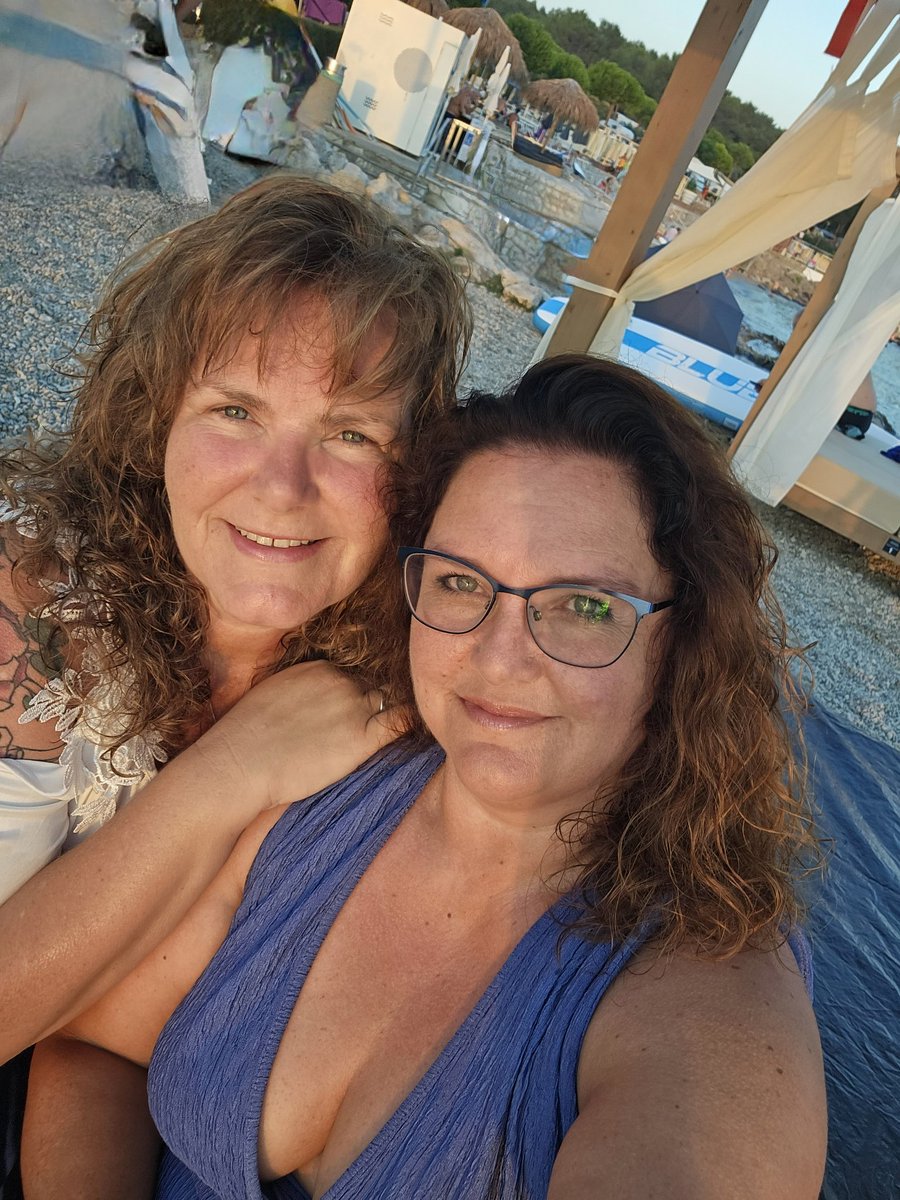 rdm75's tweet photo. Nog meer genieten!!❤️
#dag5 #Kroatië #Croatia #zonsondergang #nog4dgn #FriendandFamily https://t.co/bgyAdBVu6S