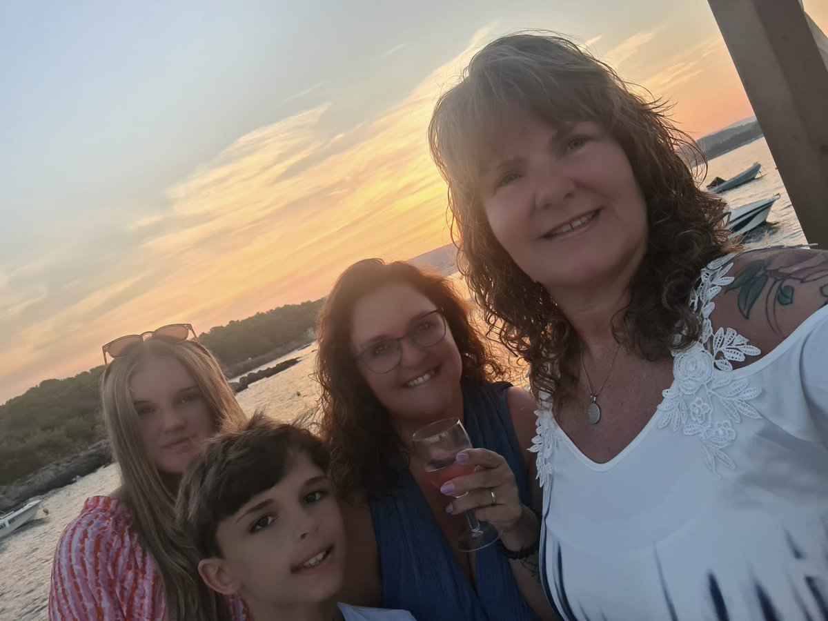 rdm75's tweet photo. Nog meer genieten!!❤️
#dag5 #Kroatië #Croatia #zonsondergang #nog4dgn #FriendandFamily https://t.co/bgyAdBVu6S