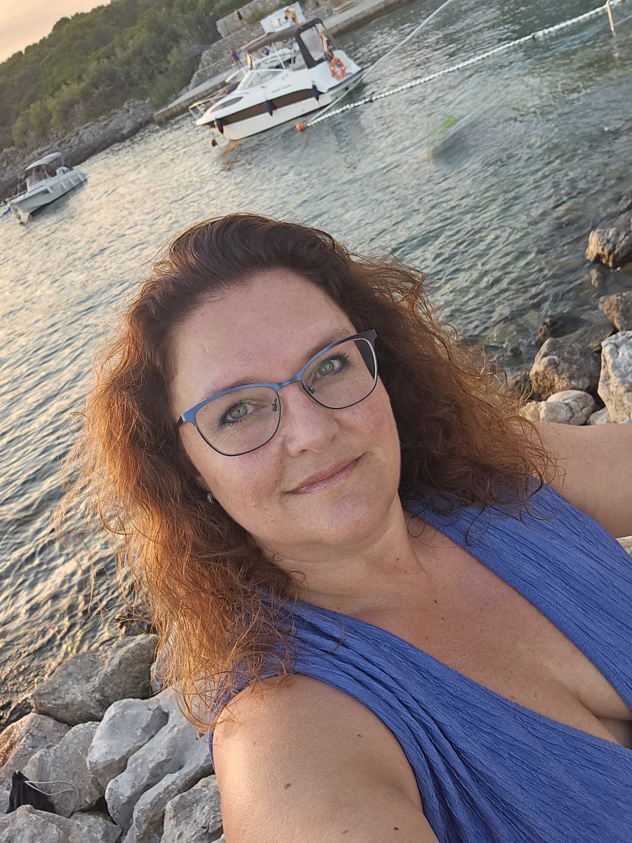 rdm75's tweet photo. Nog meer genieten!!❤️
#dag5 #Kroatië #Croatia #zonsondergang #nog4dgn #FriendandFamily https://t.co/bgyAdBVu6S