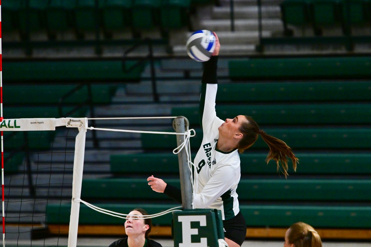 EMUVolleyball's tweet photo. 𝘾𝙖𝙡𝙡𝙞𝙚 𝙈𝙞𝙣𝙨𝙝𝙚𝙬 𝙣𝙖𝙢𝙚𝙙 𝙩𝙤 𝙩𝙝𝙚 𝘾𝙀𝙁𝘾𝙐 𝙄𝙣𝙫𝙞𝙩𝙖𝙩𝙞𝙤𝙣𝙖𝙡 𝘼𝙡𝙡-𝙏𝙤𝙪𝙧𝙣𝙖𝙢𝙚𝙣𝙩 𝙏𝙚𝙖𝙢🎖️

𝚆𝚎𝚎𝚔𝚎𝚗𝚍 𝚂𝚝𝚊𝚝 𝙻𝚒𝚗𝚎:
(𝟺𝟽 𝚔𝚒𝚕𝚕𝚜, 𝟹𝟶 𝚍𝚒𝚐𝚜, 𝟽 𝚋𝚕𝚔𝚜, 𝟸 𝚊𝚜𝚝, 𝟹 𝚜𝚊, 𝟻𝟶.𝟻 𝚙𝚝𝚜)

#EMUEagles | #EMUVBALL https://t.co/e3SHZRoP2C