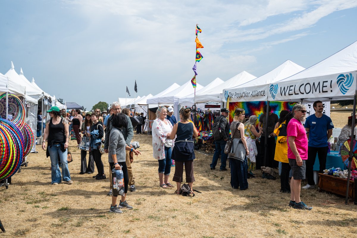 Explore the #THING2023 market, featuring 50+ vendors (!), located between our two main stages this weekend! You can cool down with a free @TopoChicoUSA sample or recharge with some free Golden Island Jerky! #THINGPartners 💧😋