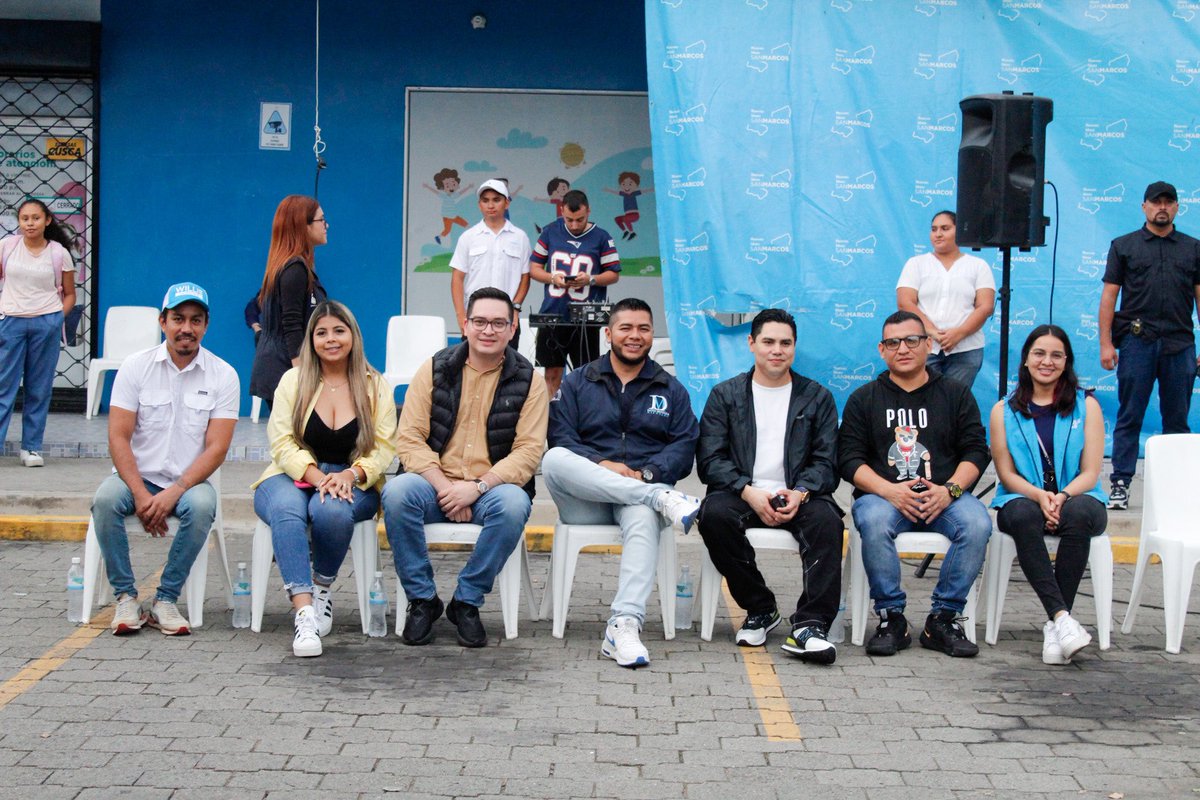 CarlosHdez_SV's tweet photo. 📍San Salvador Sur 

Hoy junto a @MarioVasquezSV y colegas diputados, nos hicimos presentes en el “Festival de la Juventud” celebrado por @NISanMarcos, en honor a nuestros jóvenes por quienes seguiremos trabajando por su bienestar y oportunidades. 🇸🇻🙌 https://t.co/SGtLYerLo7