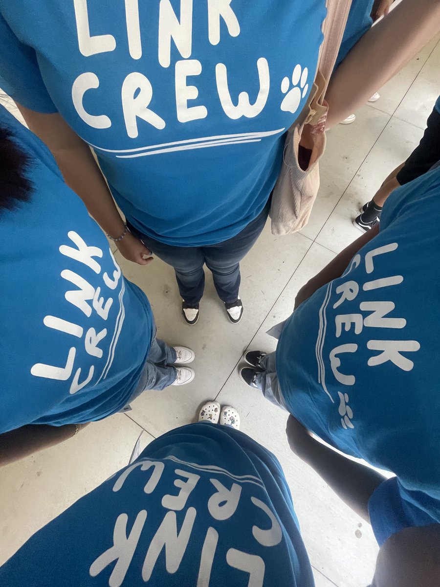 PrincipalIrving's tweet photo. Shout out to Jordan Link Crew Members for supporting our incoming freshmen with tours, fun, advice and friendship.  #PantherPride #LinkCrew #TheNorth 🐾💙🖤 https://t.co/oY4HzQJsD5