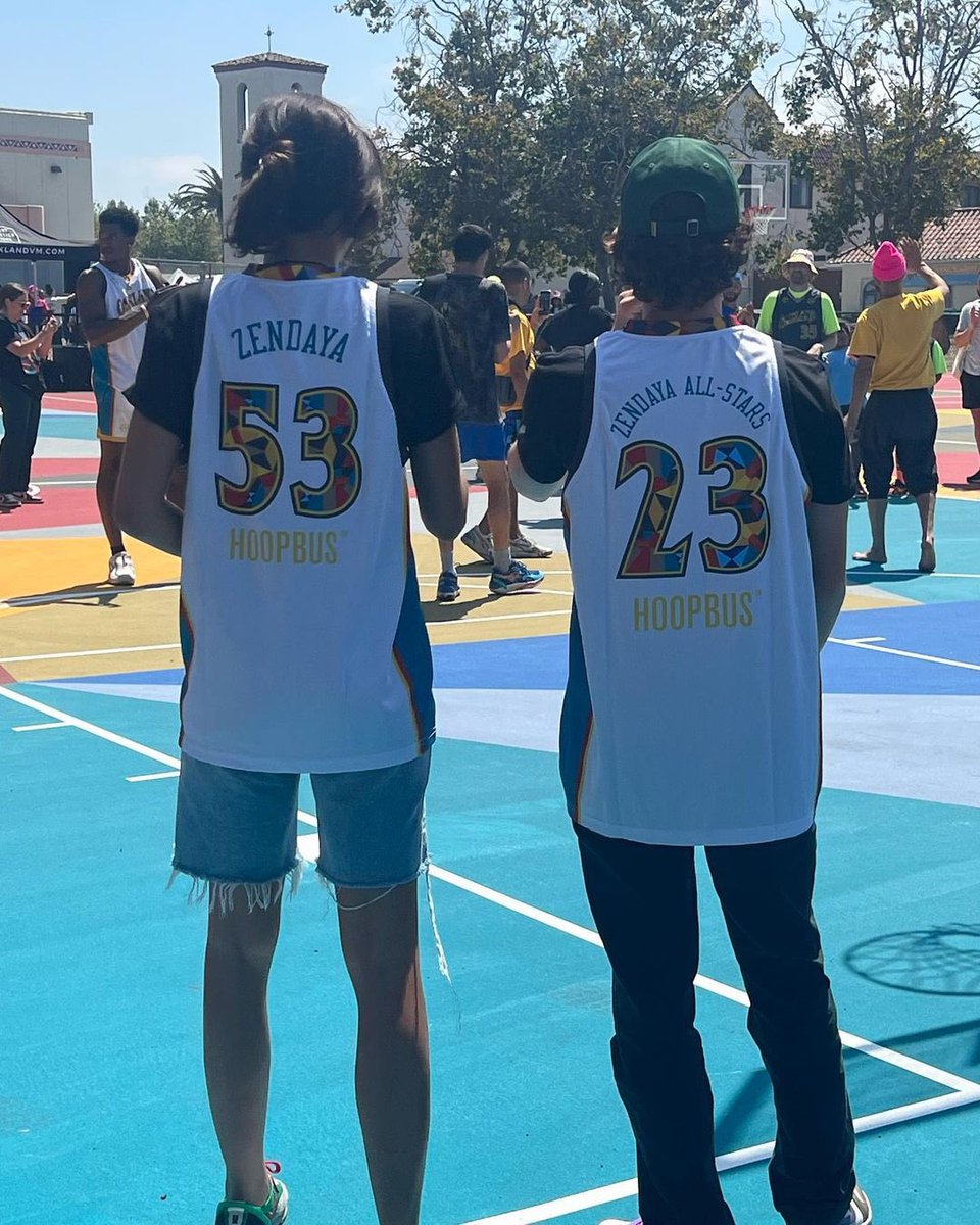 thollandily's tweet image. ZENDAYA E ZENDAYA ALL STARS NÃO TO ME AGUENTANDO