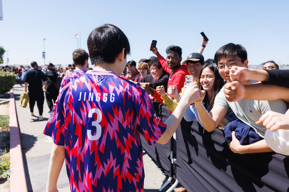 EvilGeniuses's tweet photo. .@pprxteam you played so well and made both series bangers. You were the best opponent we could've had in the Finals.

@Jingggxd you are an absolute legend of the game and we wish you the best! 💙 https://t.co/itCzcMEpv4