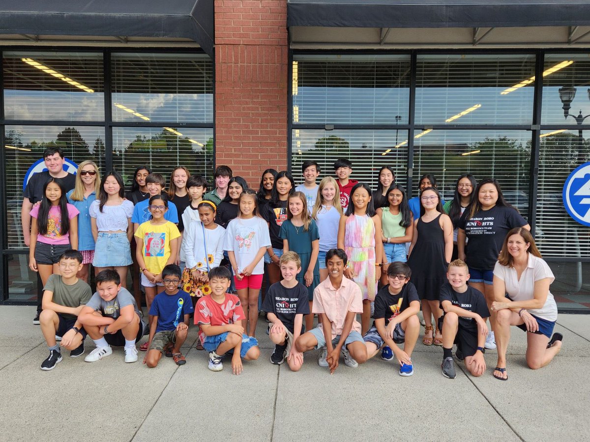 Wingtweets's tweet photo. Sharon Robo Knights Robotics Team annual reunion dinner. 9 years of team members coming together to celebrate new team. These kids will change the world. 3 State Champion teams and four that went international!#sharonstrong @FCSchoolsGA https://t.co/sLKyzsiOuL