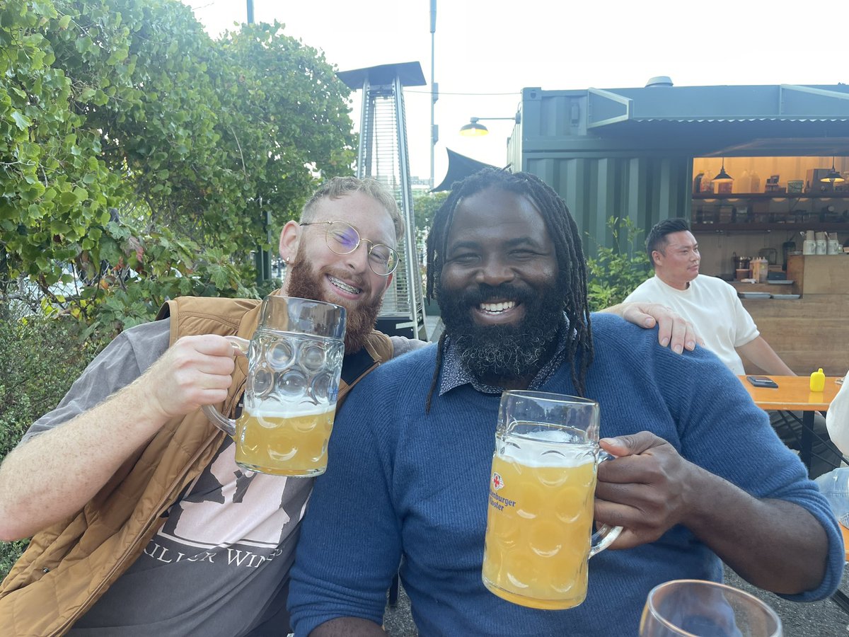 transitcounts's tweet photo. The line between my #birthday celebrations and transit happy hours is slightly blurred. Happy Geary BRT, #SanFrancisco! #busparty #happyhour #redlanes #gearyrapid #sfmuni https://t.co/h7f5n6v7iw