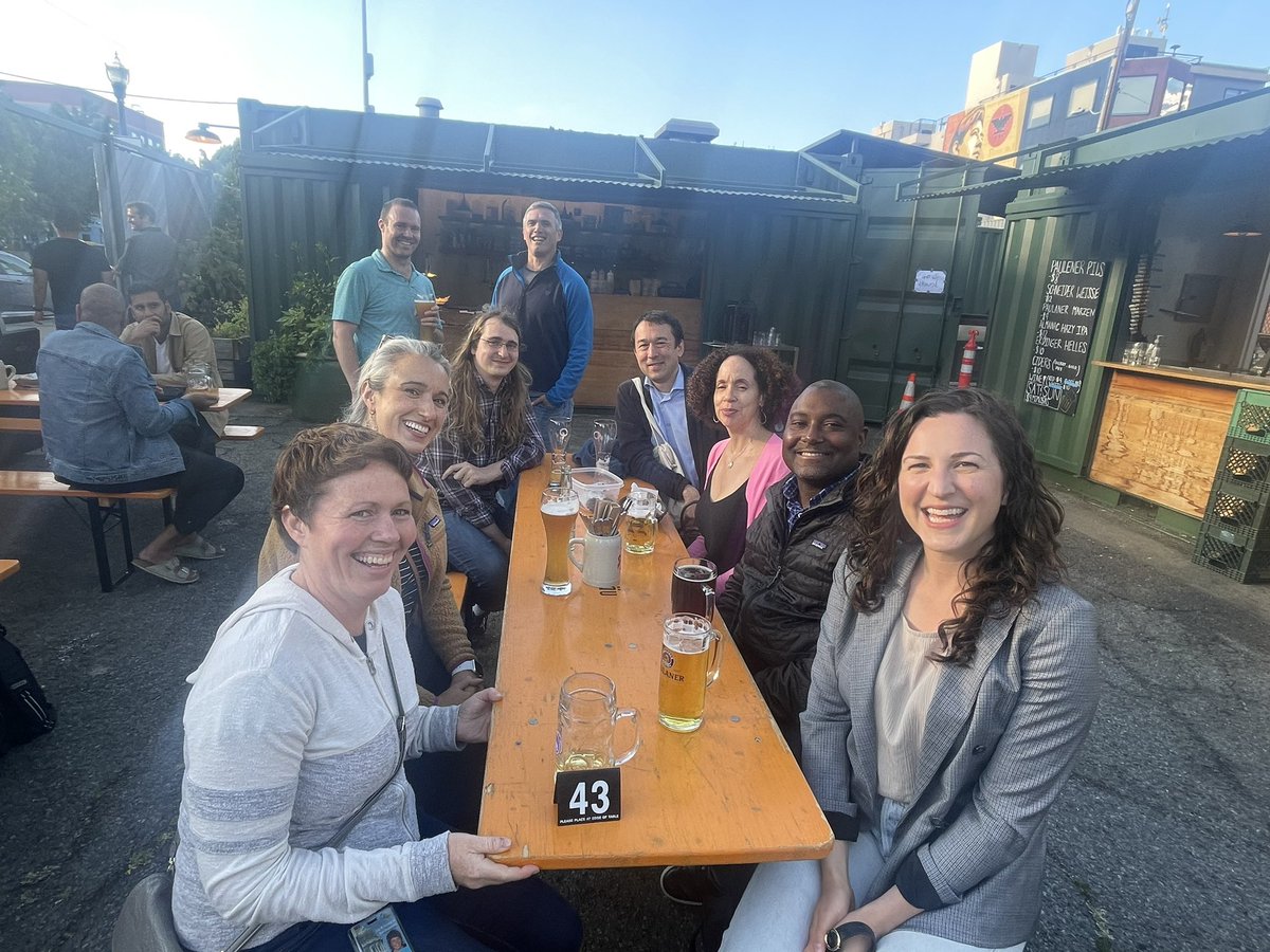 transitcounts's tweet photo. The line between my #birthday celebrations and transit happy hours is slightly blurred. Happy Geary BRT, #SanFrancisco! #busparty #happyhour #redlanes #gearyrapid #sfmuni https://t.co/h7f5n6v7iw